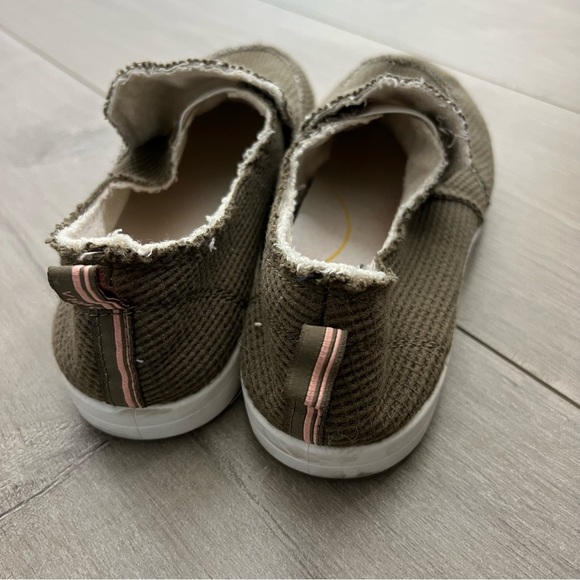 Vionic BEACH MALIBU SLIP ON SNEAKER: WAFFLE KNIT Sz 7 Green - Picture 4 of 7